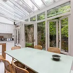 Veeve - Charming Townhouse Near Parc Montsouris