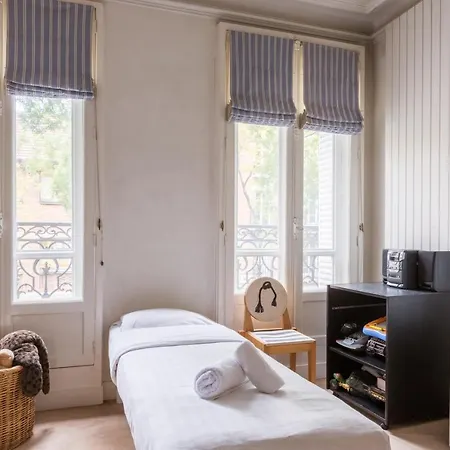 Casa vacanze Veeve - Charming Townhouse Near Parc Montsouris Parigi